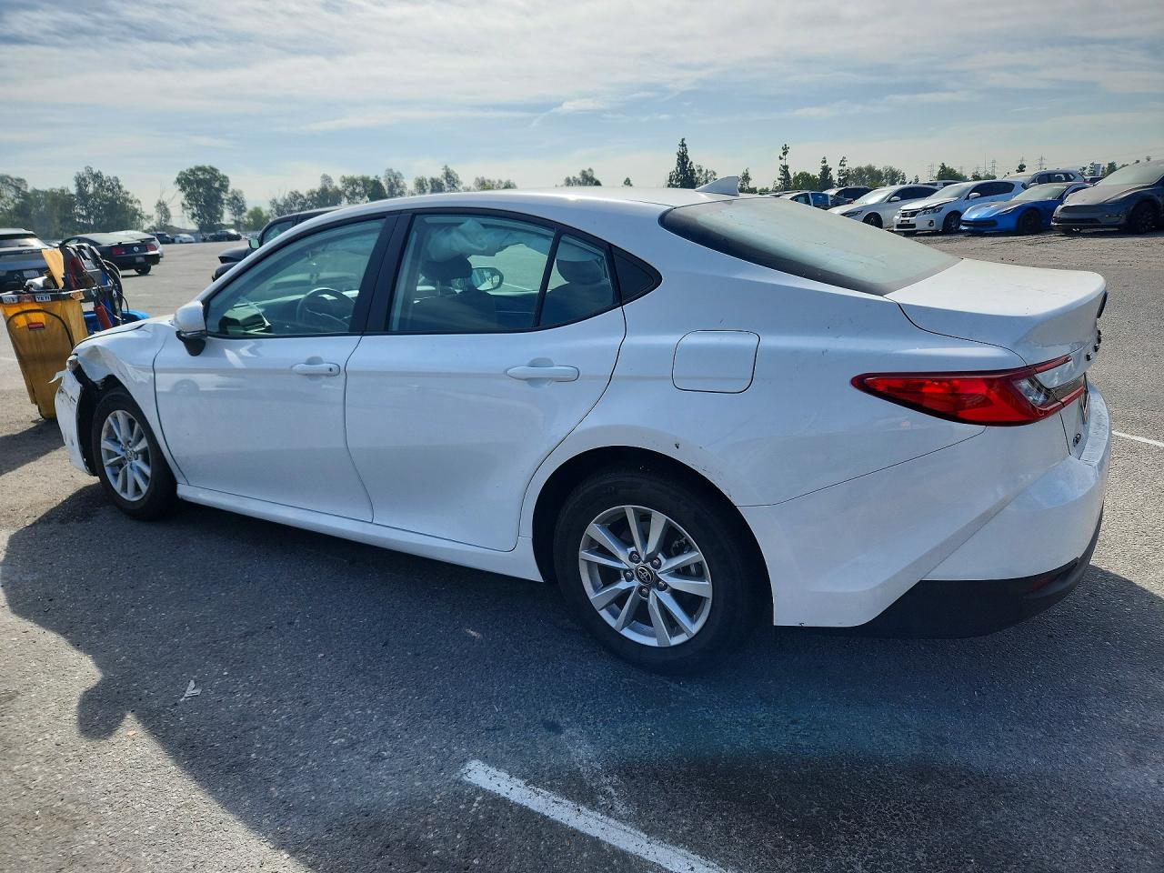 2025 TOYOTA CAMRY LE — снимка 2