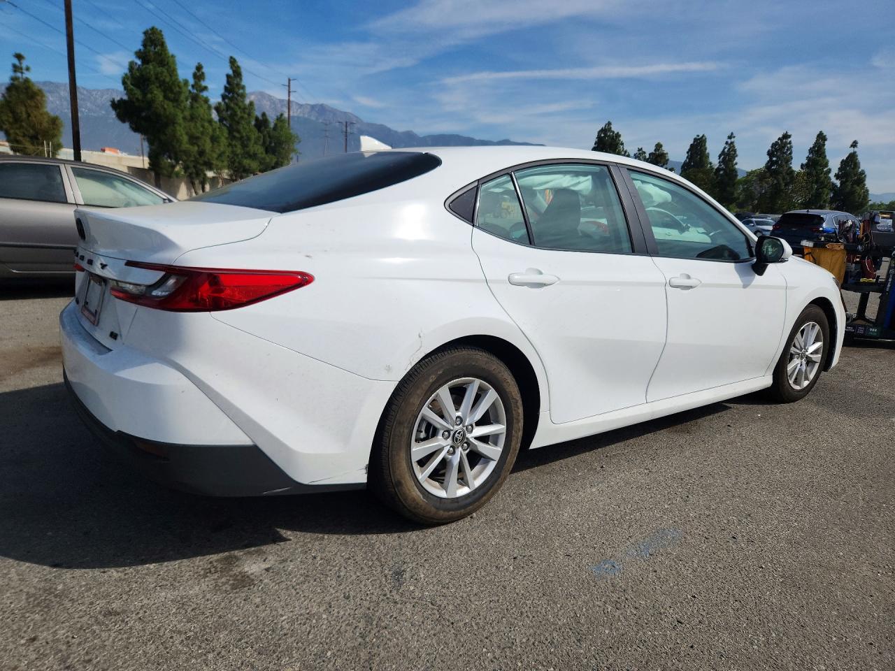2025 TOYOTA CAMRY LE — снимка 3
