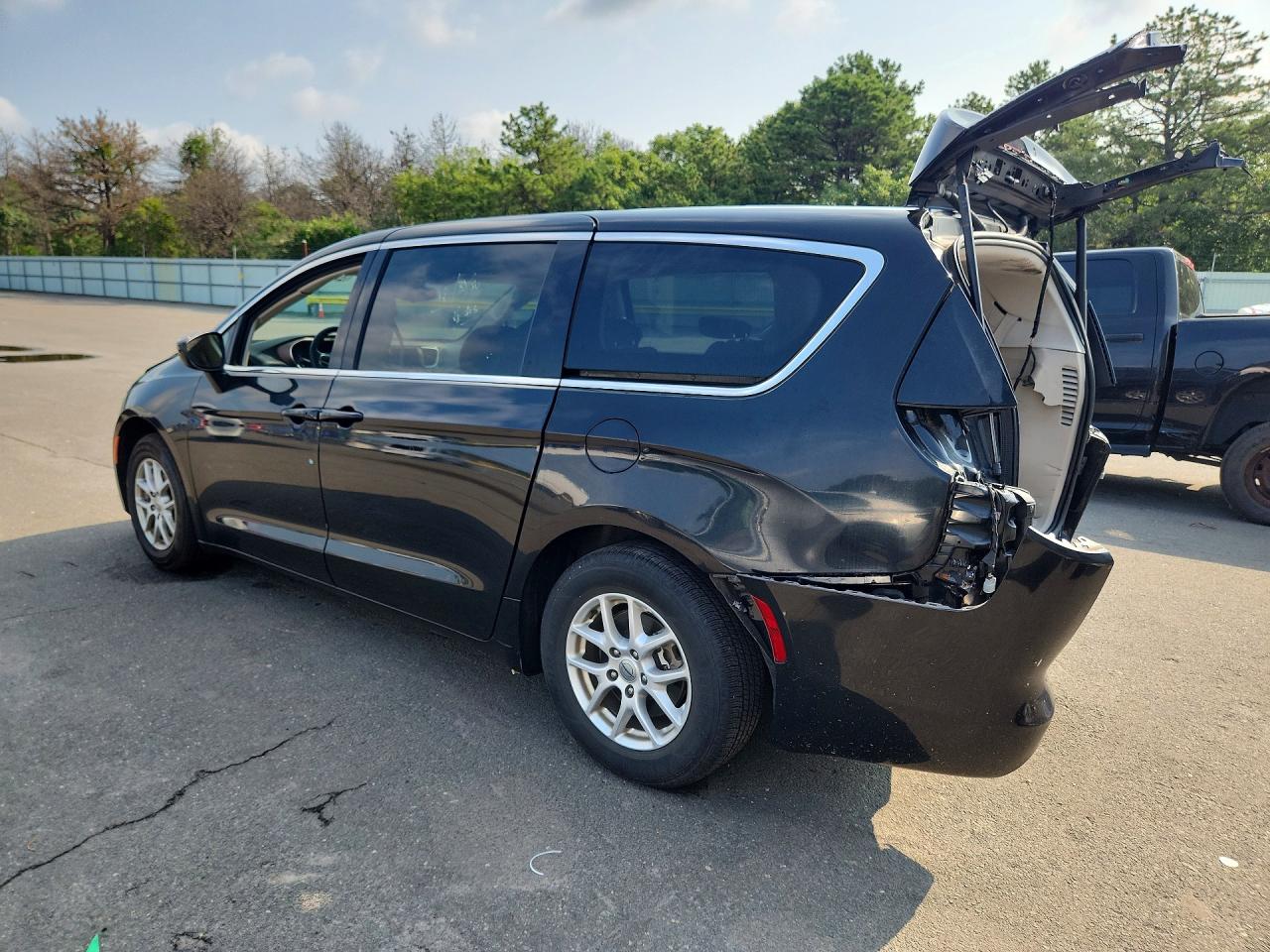 2023 CHRYSLER VOYAGER LX — снимка 2