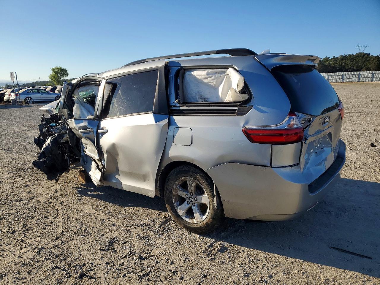 2020 TOYOTA SIENNA LE — снимка 2