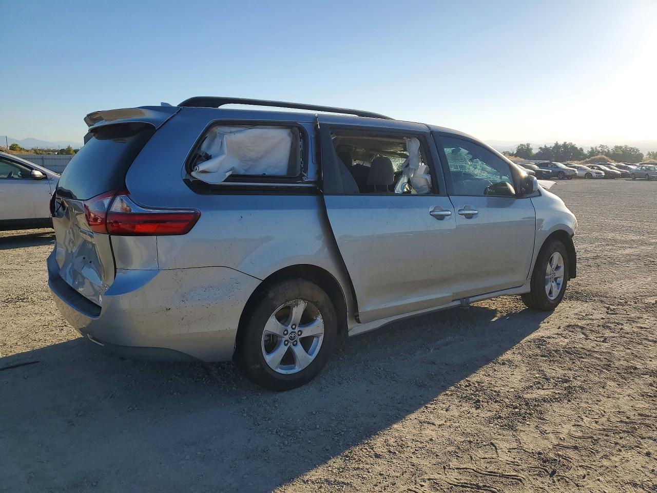 2020 TOYOTA SIENNA LE — снимка 3