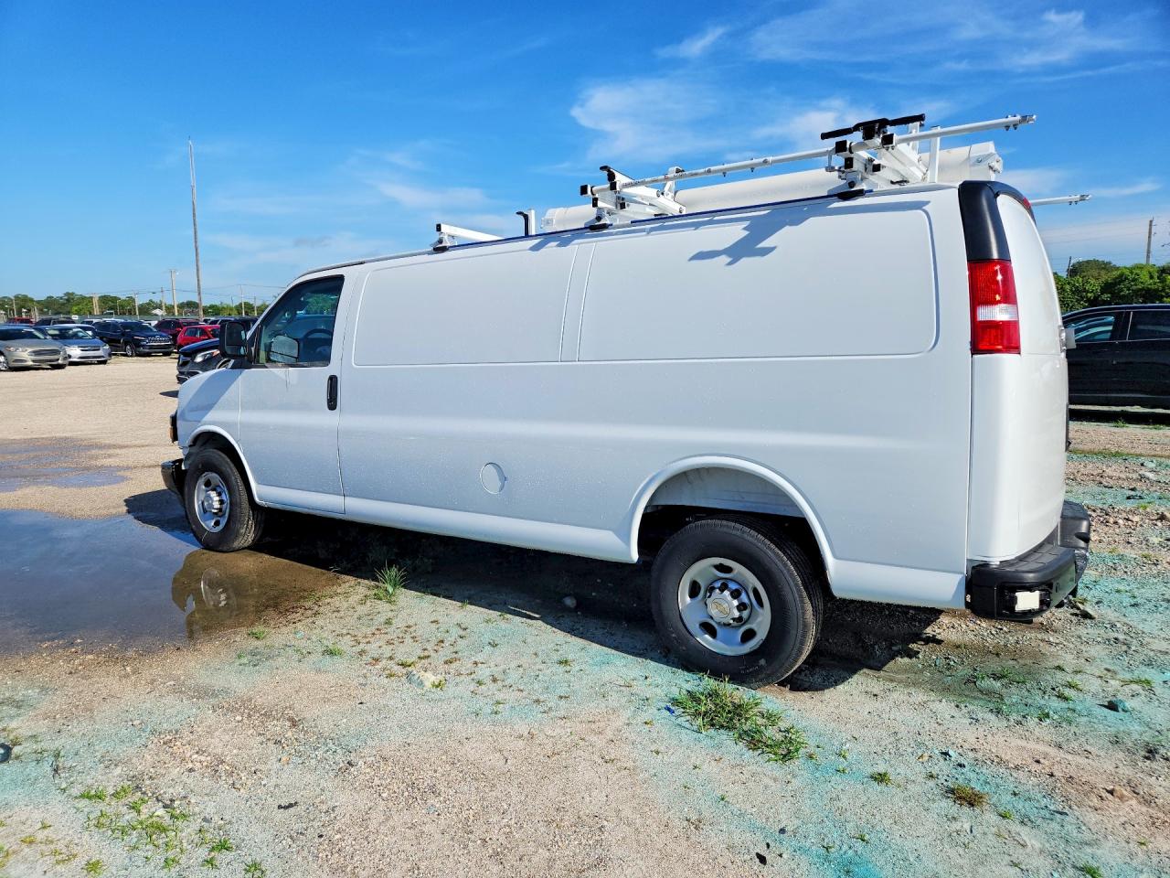 2025 CHEVROLET EXPRESS G2500 — снимка 2