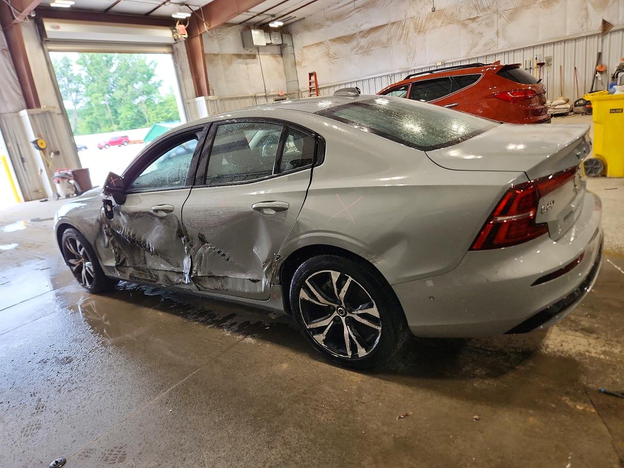 2025 VOLVO S60 PLUS — photo 2