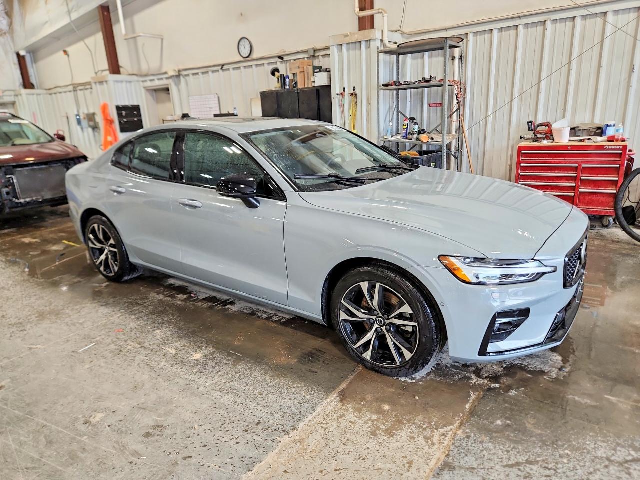 2025 VOLVO S60 PLUS — photo 4