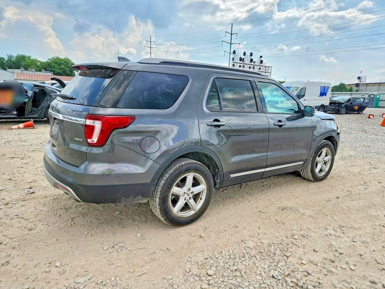 2017 FORD EXPLORER XLT — снимка 3