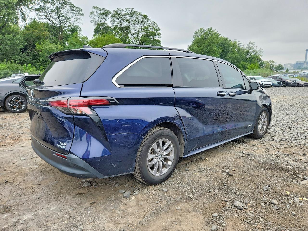 2021 TOYOTA SIENNA XLE — снимка 3