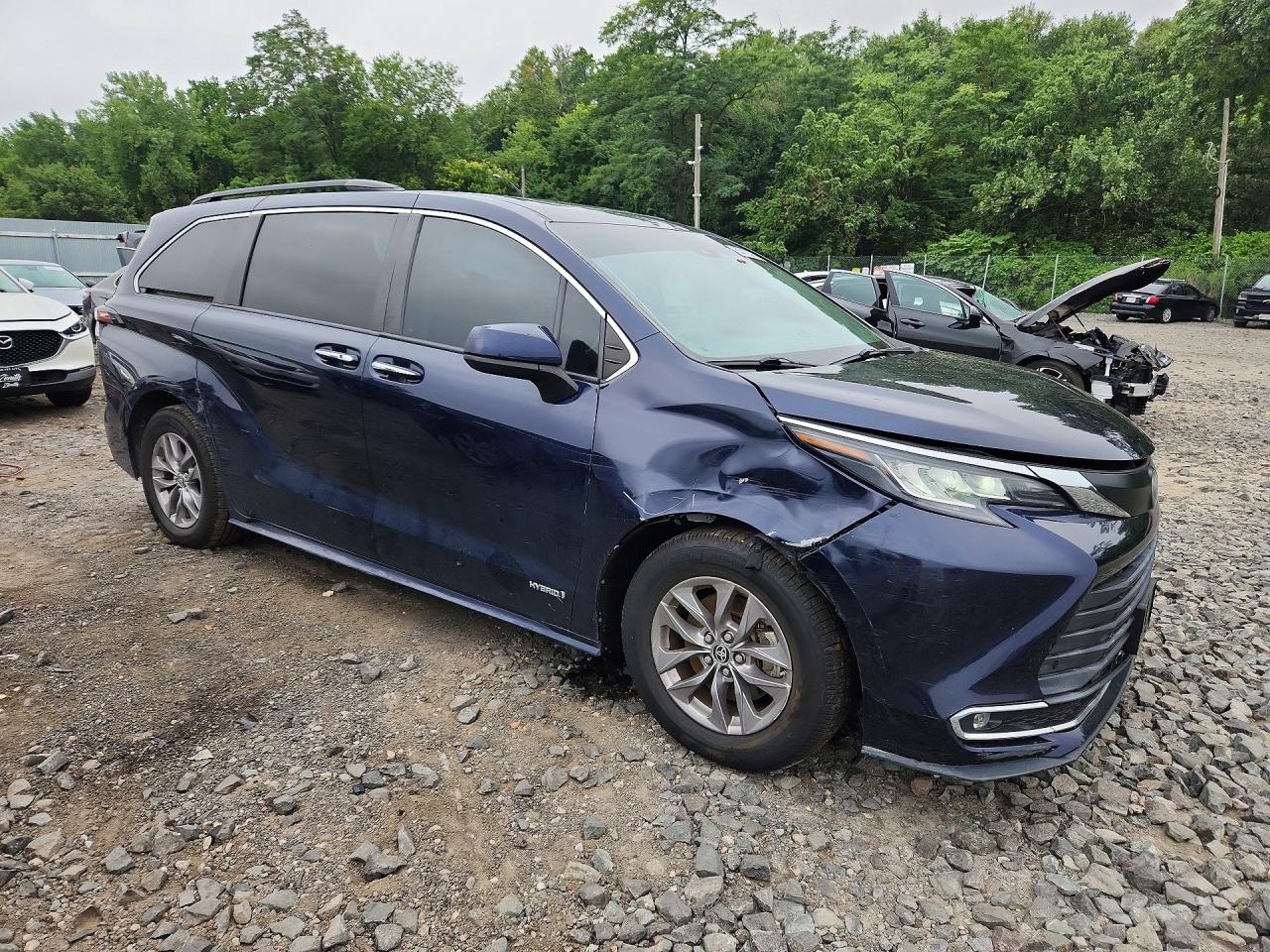 2021 TOYOTA SIENNA XLE — снимка 4