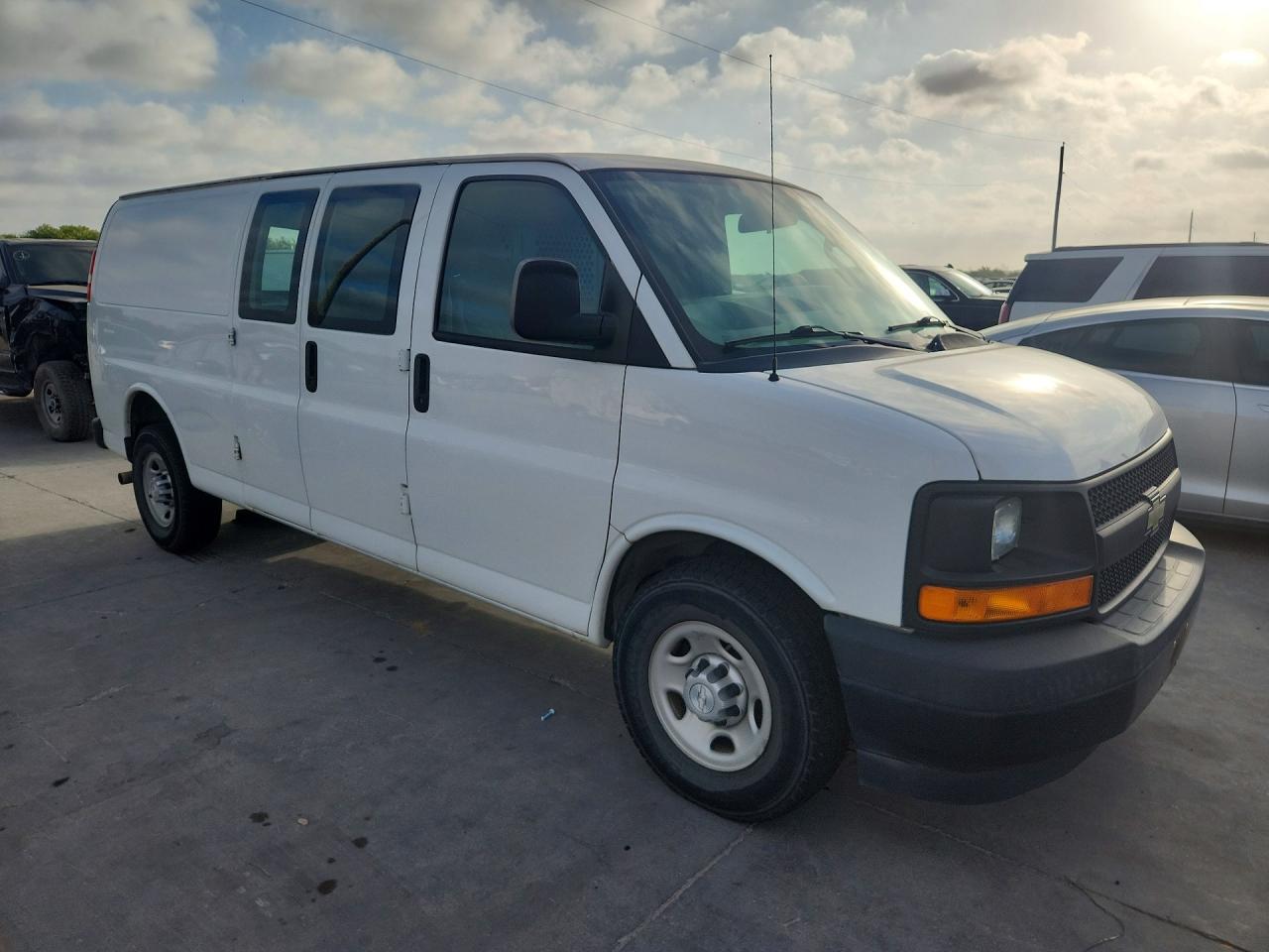 2017 CHEVROLET EXPRESS G2500 — снимка 4