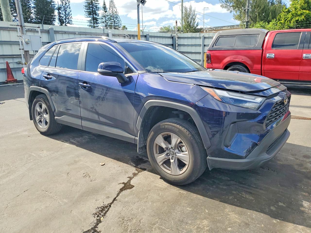 2025 TOYOTA RAV4 XLE — снимка 4