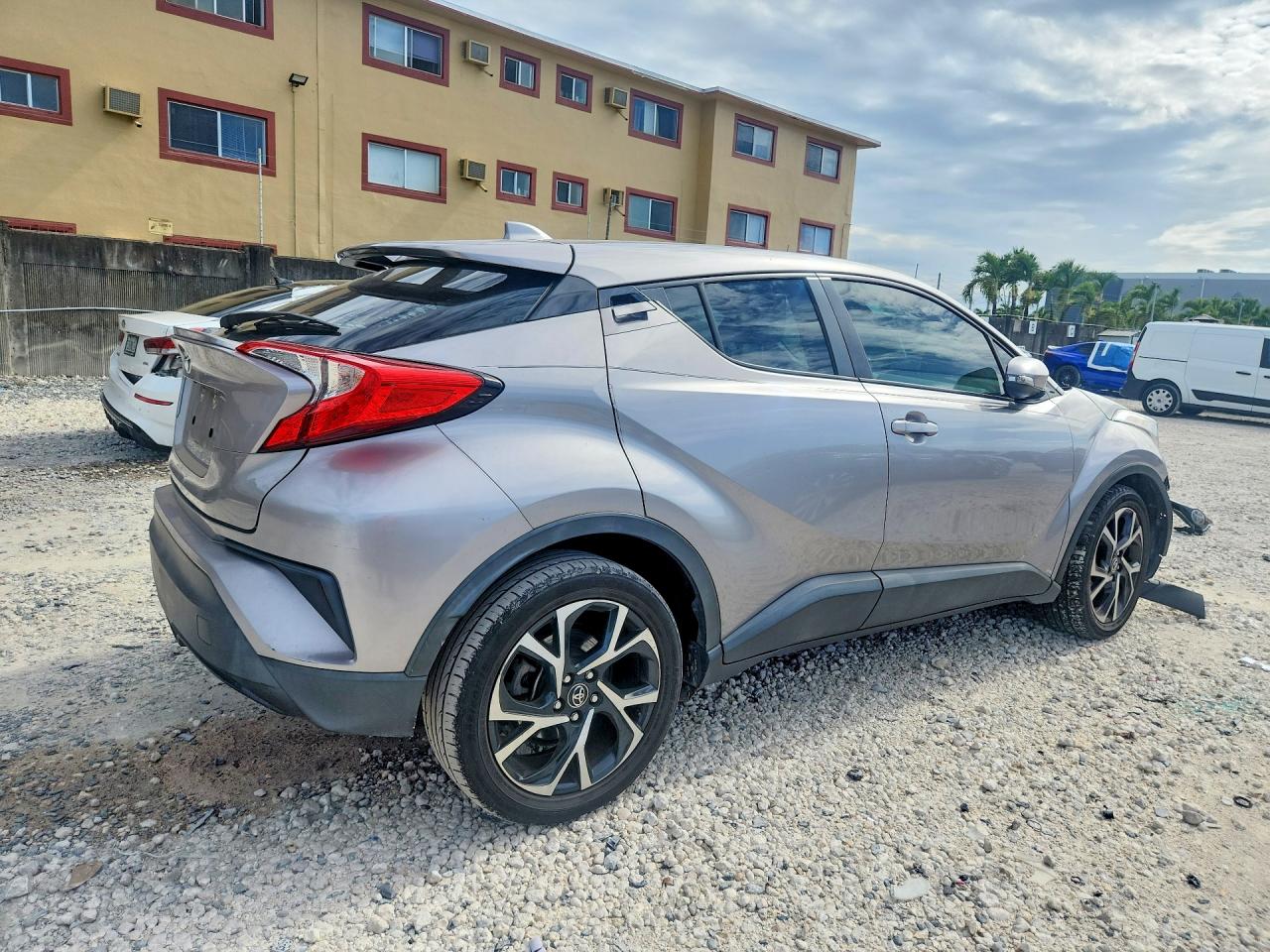 2019 TOYOTA C-HR XLE — снимка 3