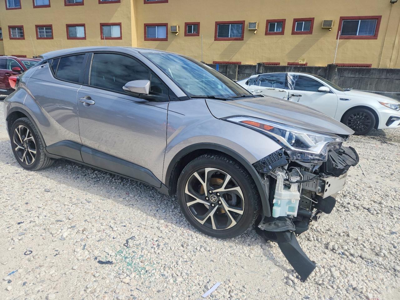 2019 TOYOTA C-HR XLE — снимка 4