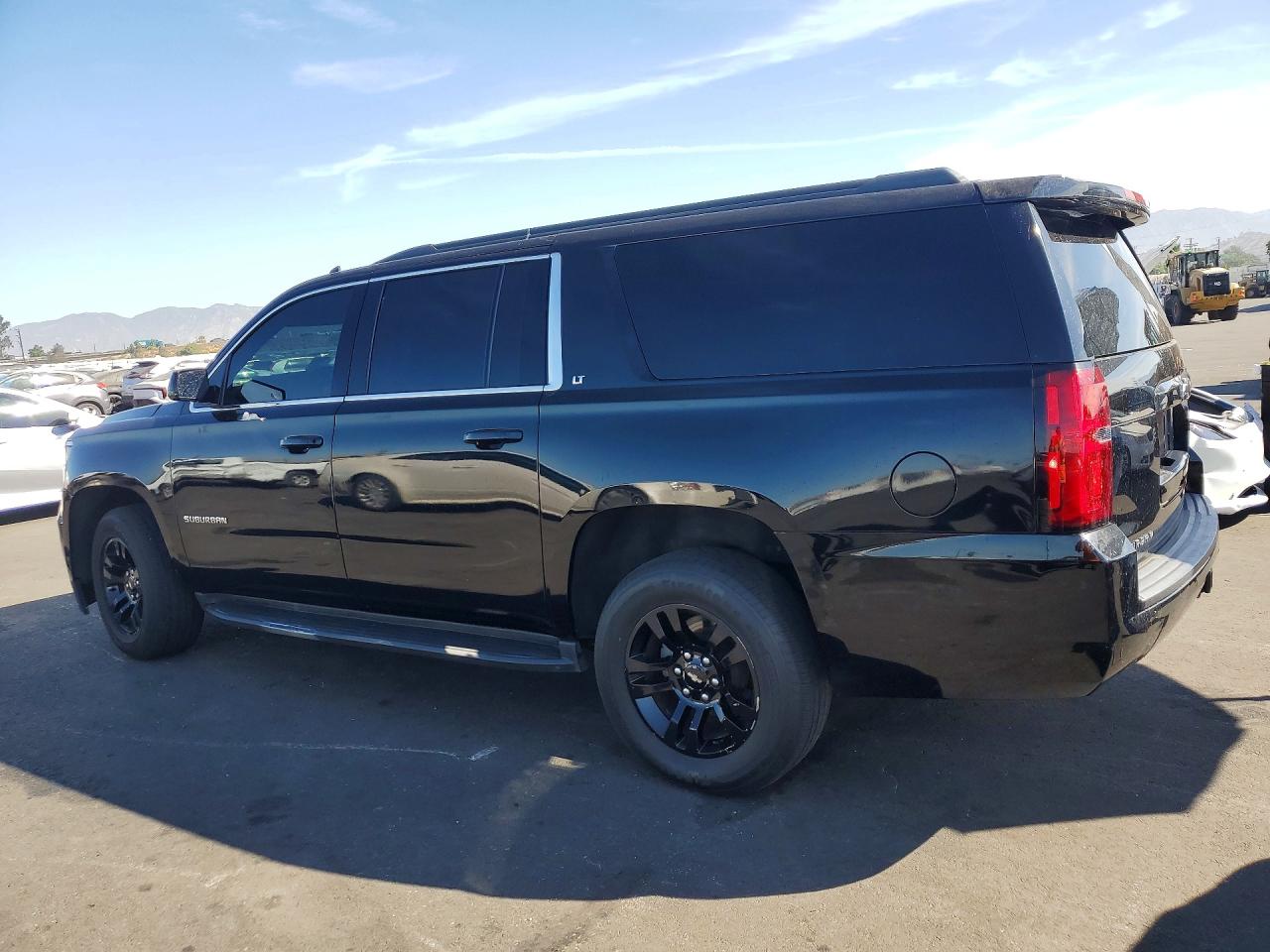 2020 CHEVROLET SUBURBAN C1500 LT — снимка 2