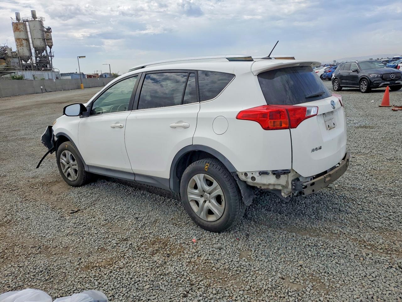 2015 TOYOTA RAV4 LE — снимка 2