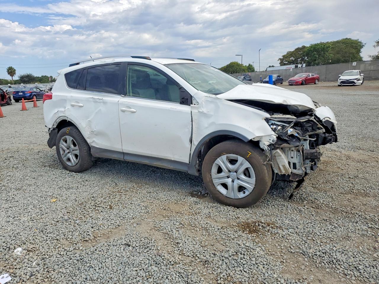 2015 TOYOTA RAV4 LE — снимка 4