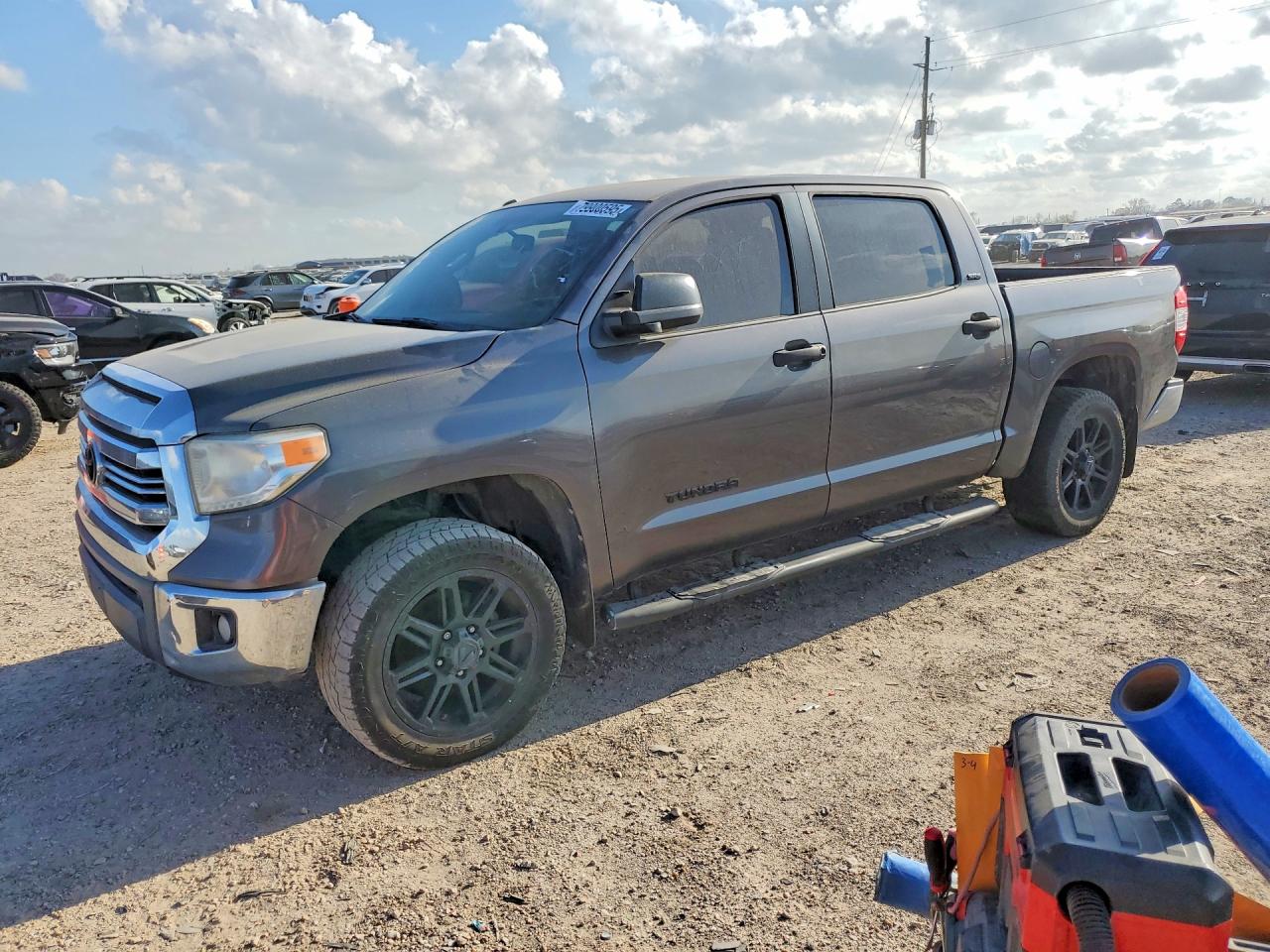 2017 TOYOTA TUNDRA SR5