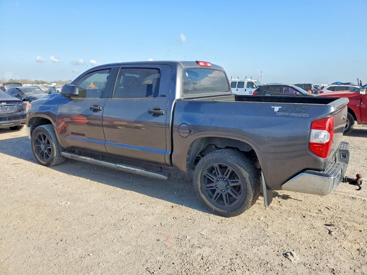 2017 TOYOTA TUNDRA SR5 — снимка 2