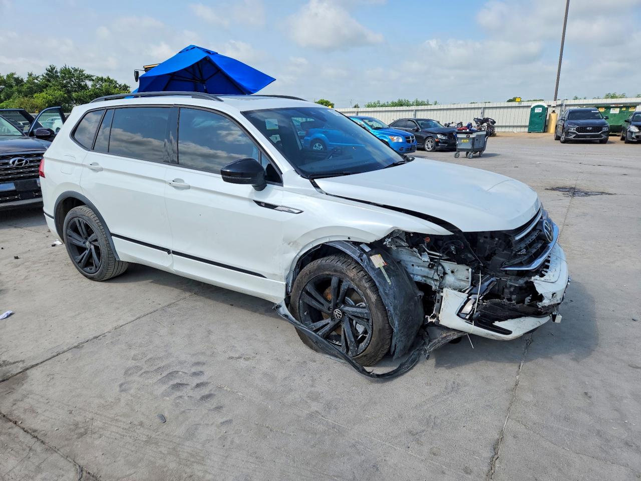 2023 VOLKSWAGEN TIGUAN SE R-LINE BLACK — снимка 4