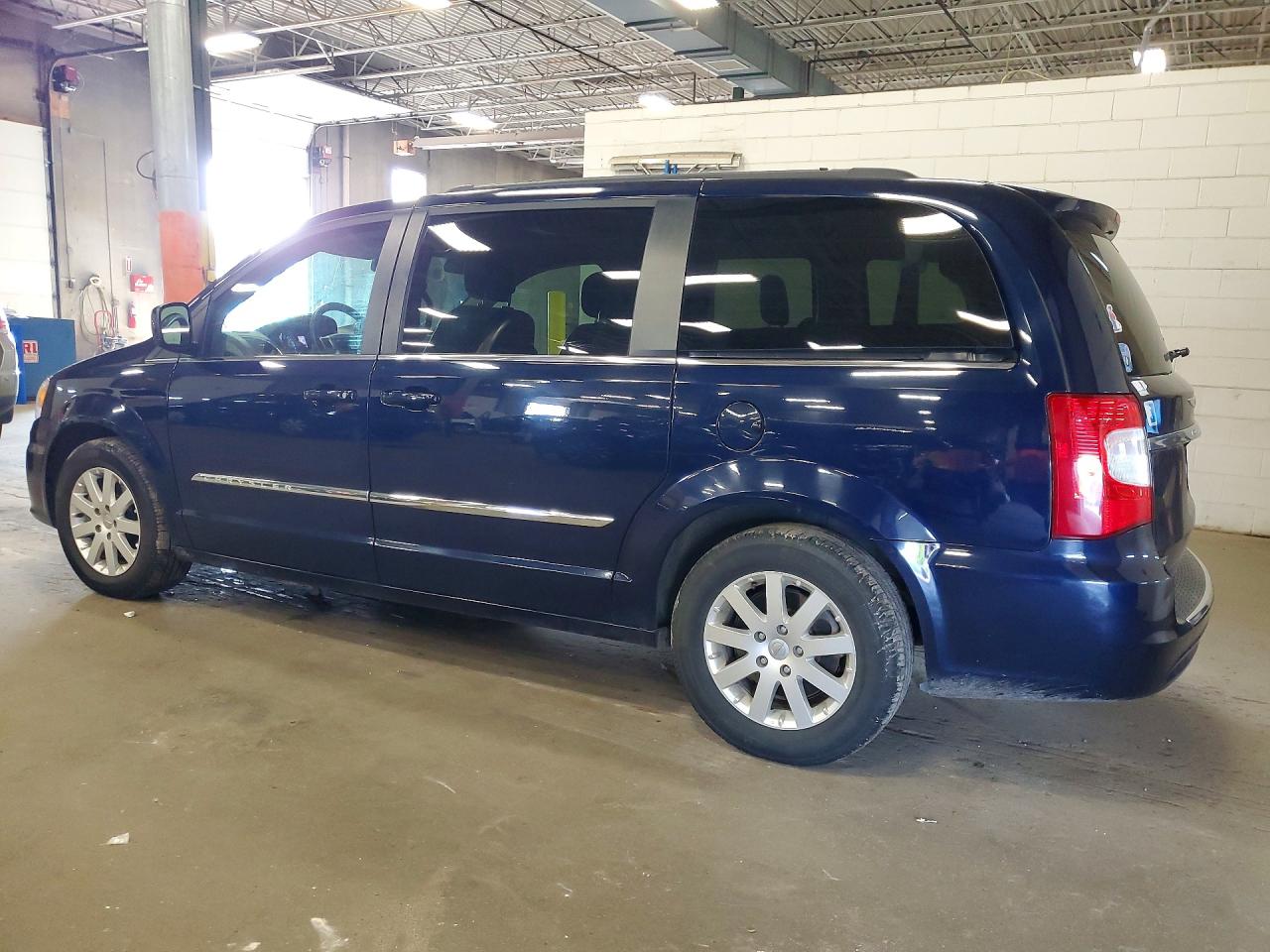 2015 CHRYSLER TOWN & COUNTRY TOURING — снимка 2