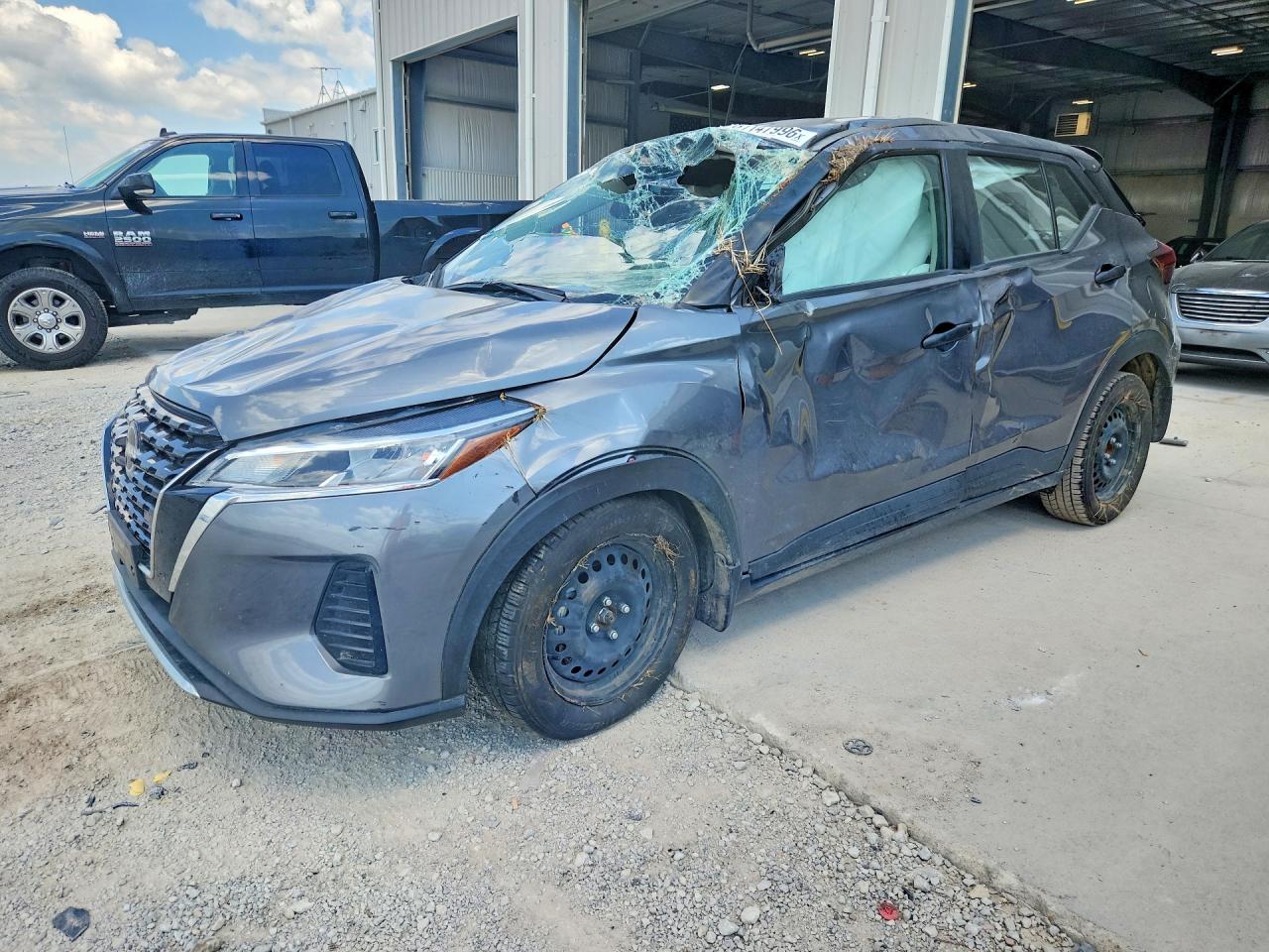 2022 NISSAN KICKS S