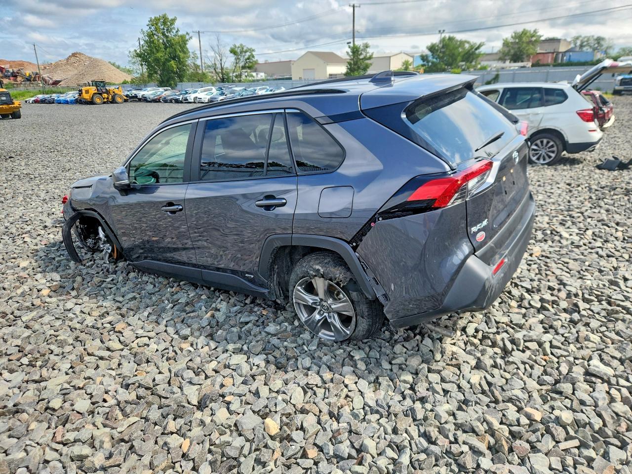 2025 TOYOTA RAV4 LE — снимка 2