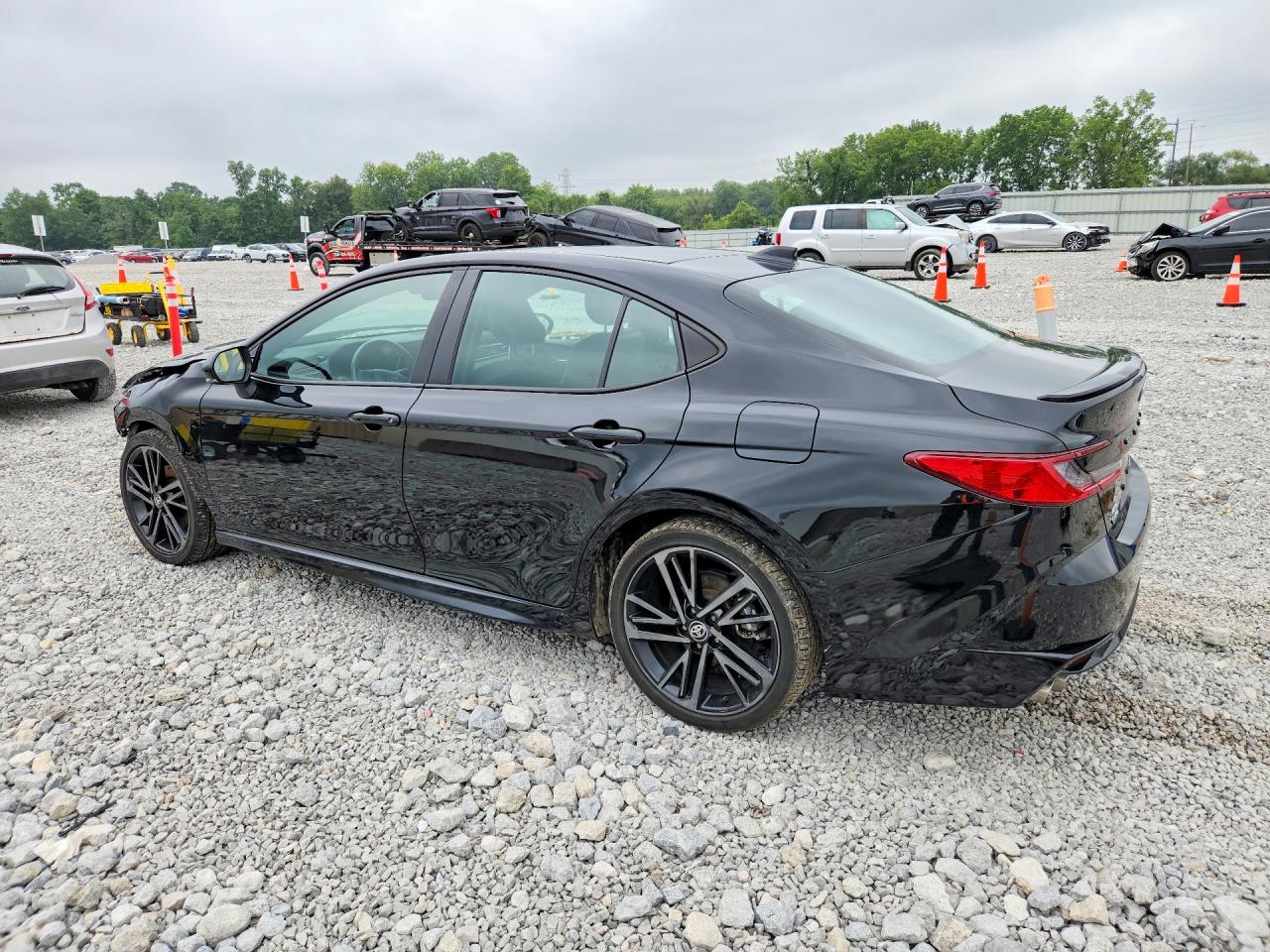 2025 TOYOTA CAMRY XSE — снимка 2