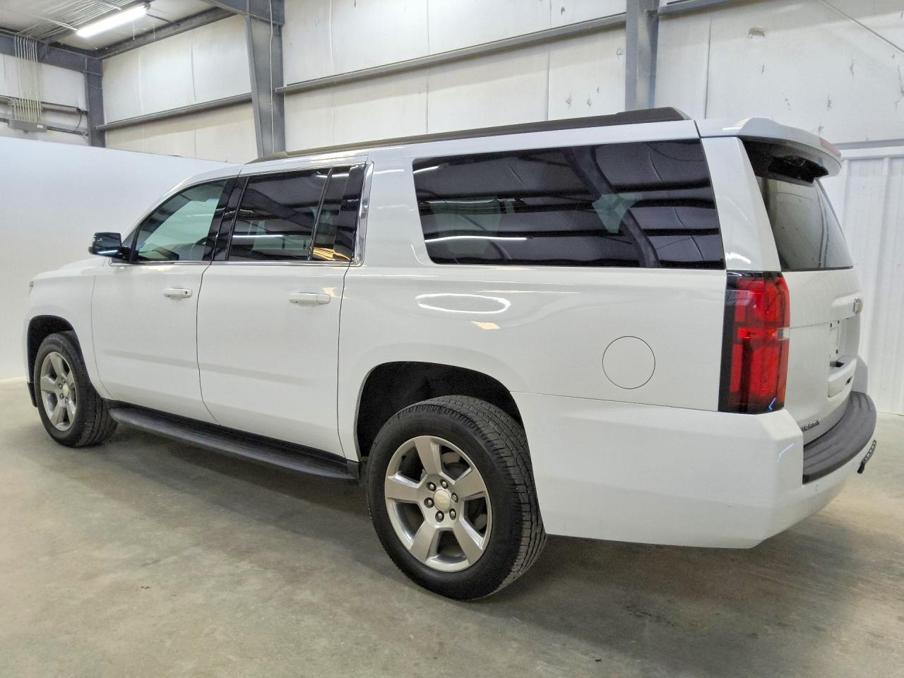2020 CHEVROLET SUBURBAN C1500 LT — снимка 2