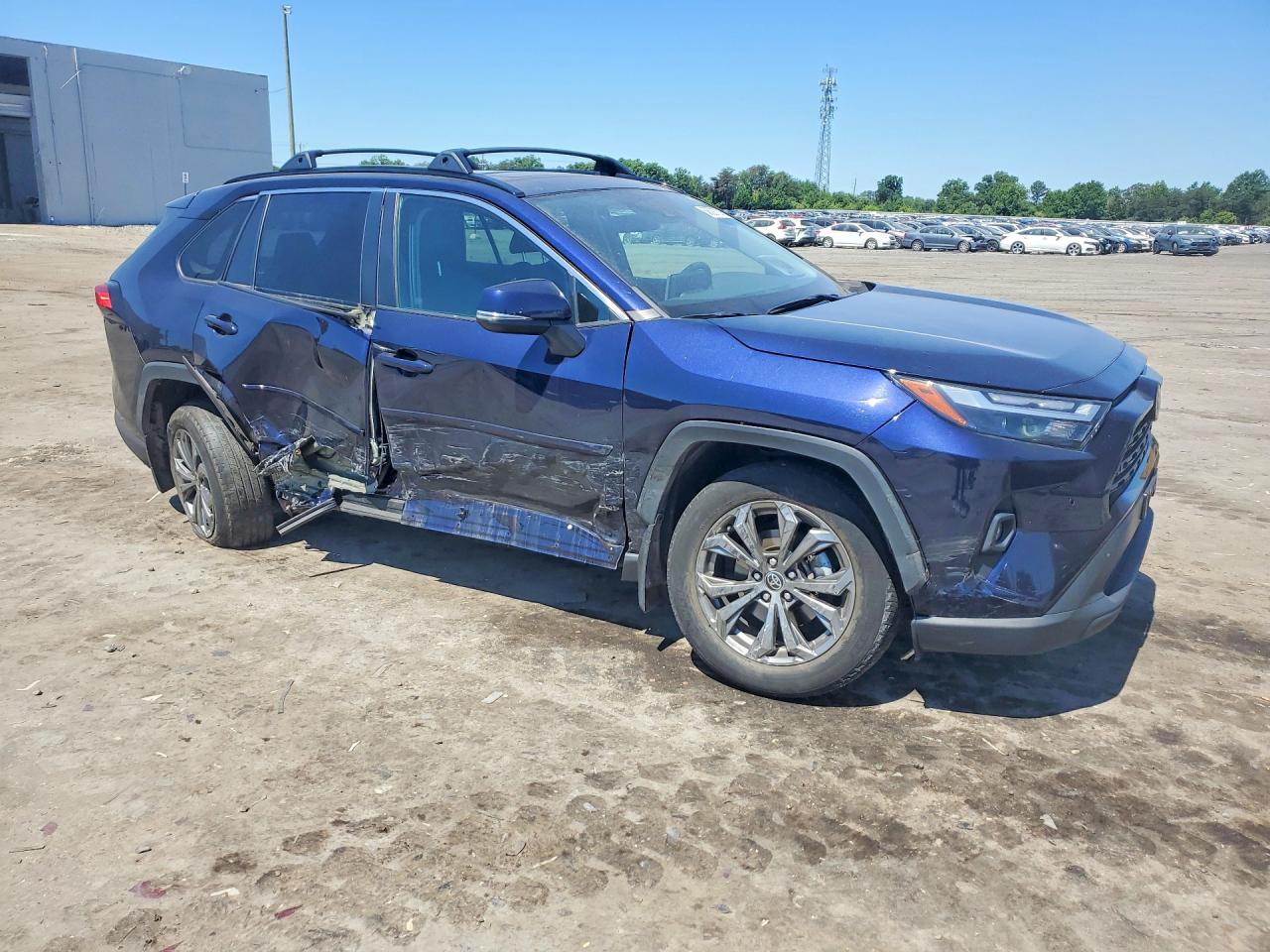2022 TOYOTA RAV4 XLE PREMIUM — снимка 4