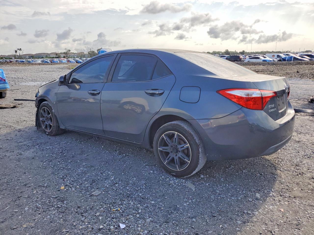 2015 TOYOTA COROLLA LE — снимка 2
