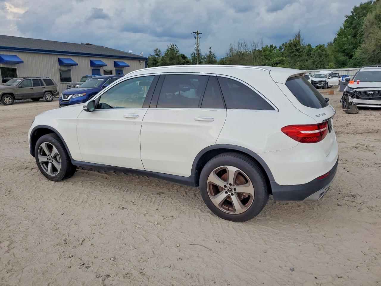 2019 MERCEDES-BENZ GLC 300 — снимка 2