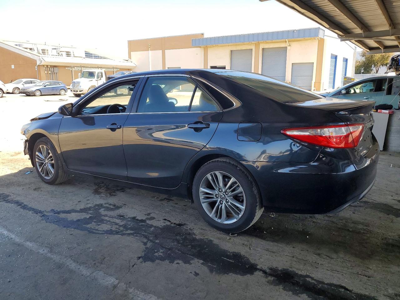 2017 TOYOTA CAMRY SE — снимка 2