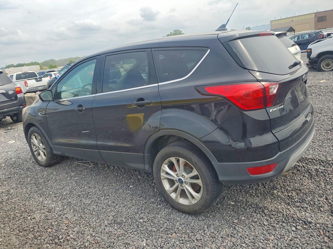 2019 FORD ESCAPE SE — снимка 2