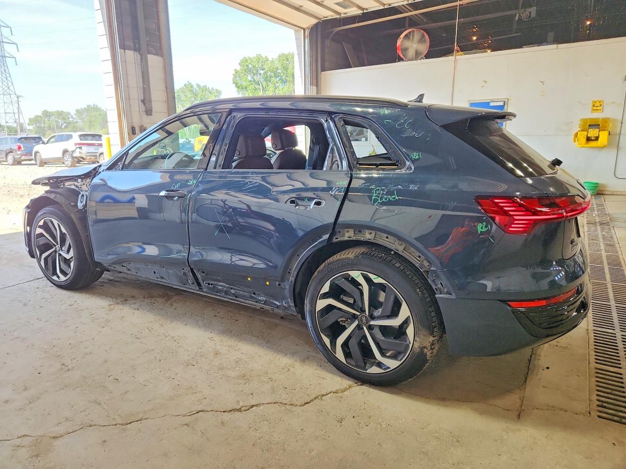 2024 AUDI Q8 E-TRON PREMIUM PLUS — снимка 2