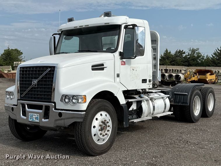 2015 VOLVO VHD