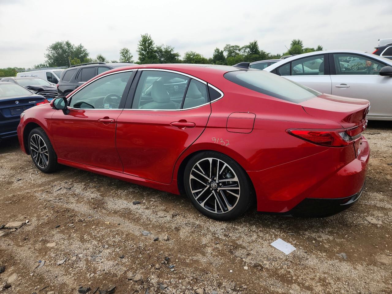 2025 TOYOTA CAMRY XLE — снимка 2