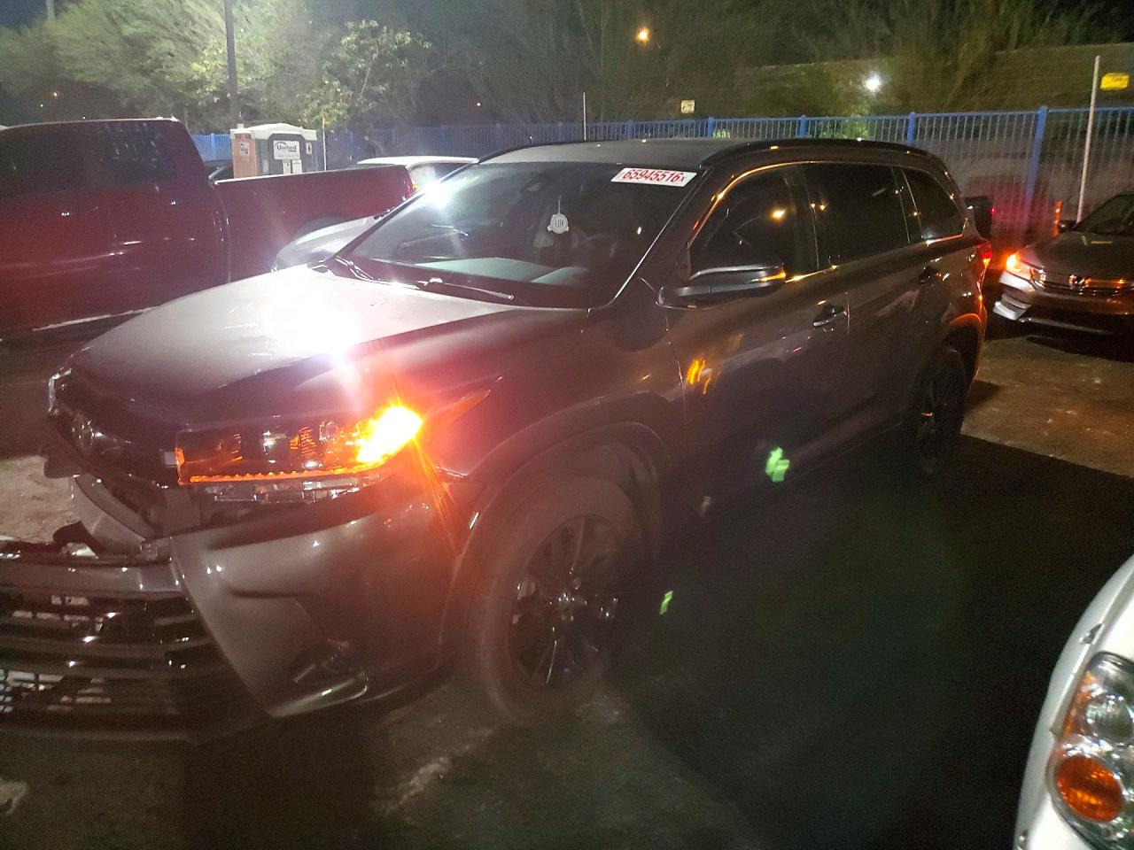 2019 TOYOTA HIGHLANDER SE