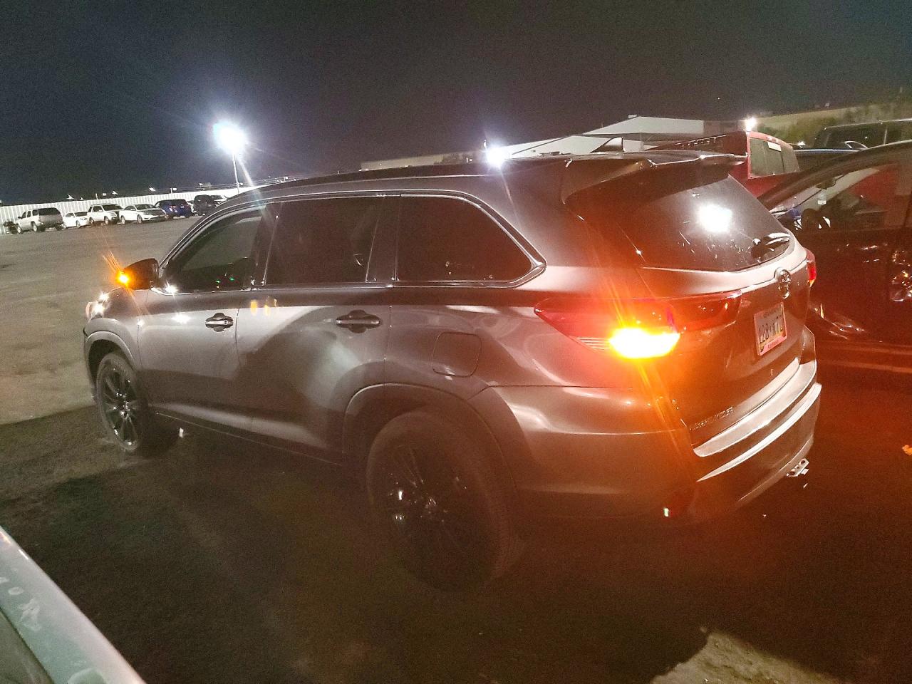 2019 TOYOTA HIGHLANDER SE — снимка 2