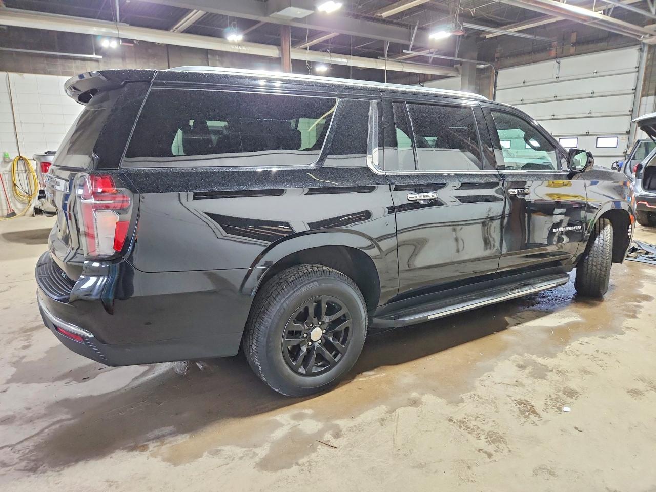 2021 CHEVROLET SUBURBAN K1500 LT — снимка 3