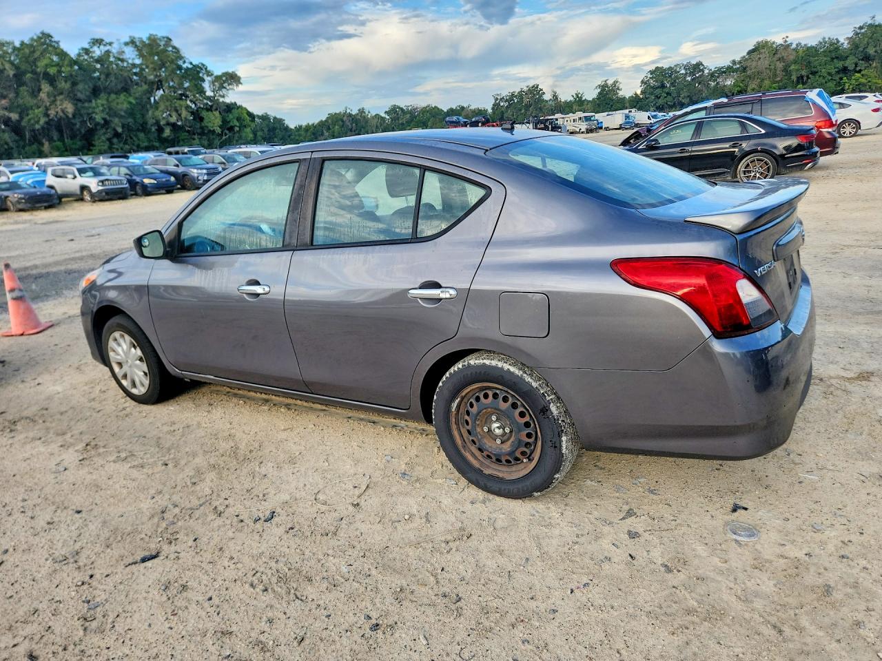 2017 NISSAN VERSA 1.6 SV — снимка 2