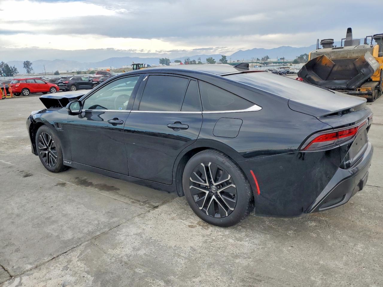 2023 TOYOTA MIRAI XLE — снимка 2