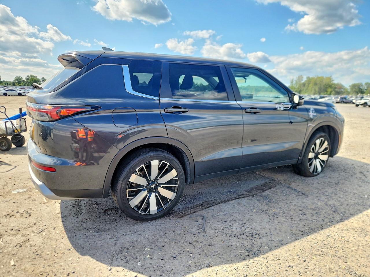 2025 MITSUBISHI OUTLANDER SE — снимка 3