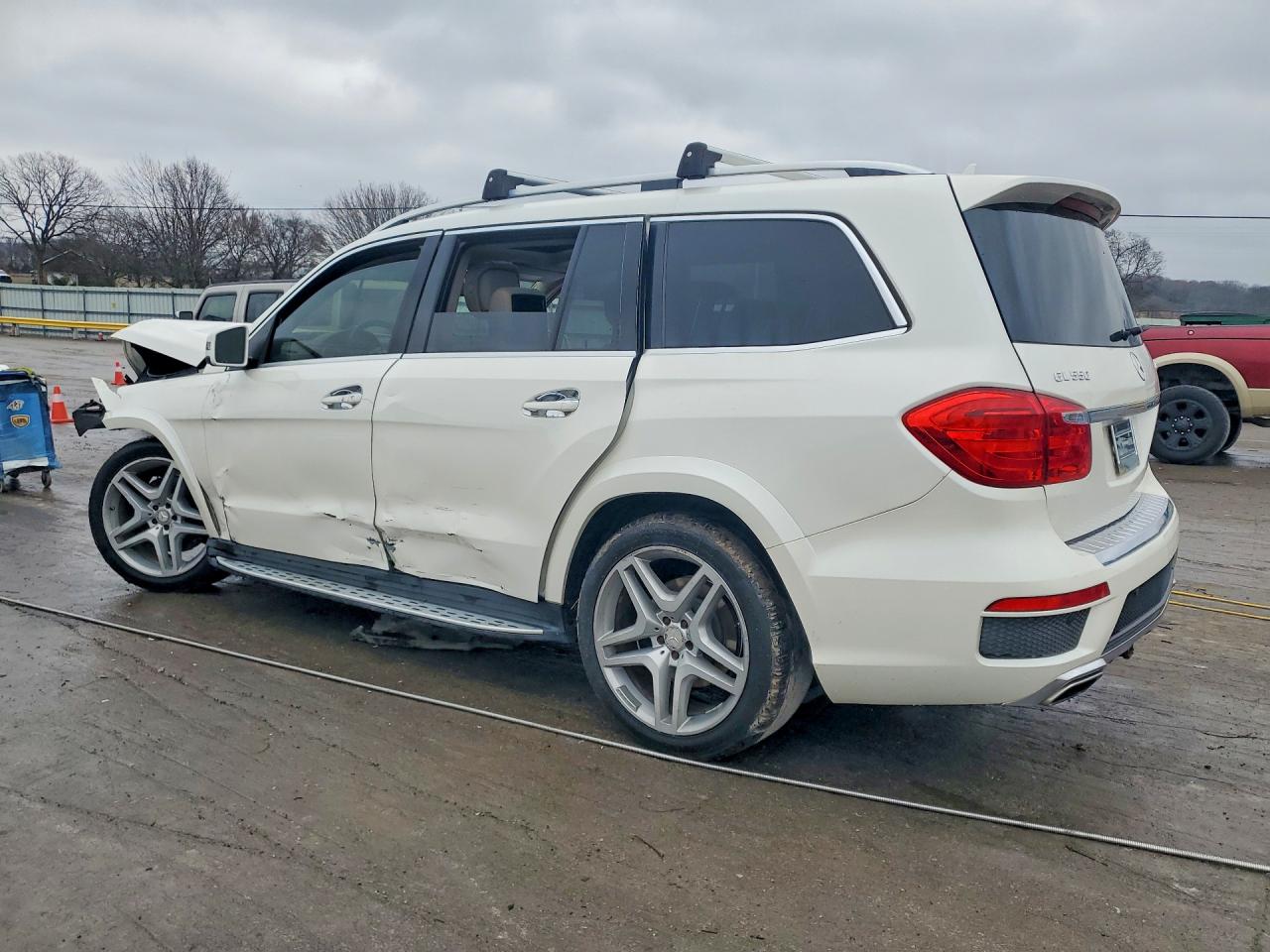 2015 MERCEDES-BENZ GL 550 4MATIC — снимка 2