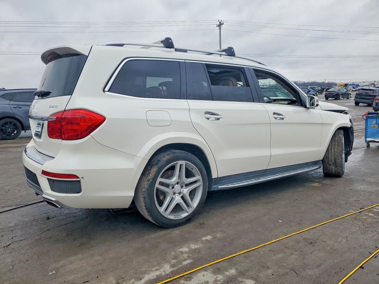 2015 MERCEDES-BENZ GL 550 4MATIC — снимка 3
