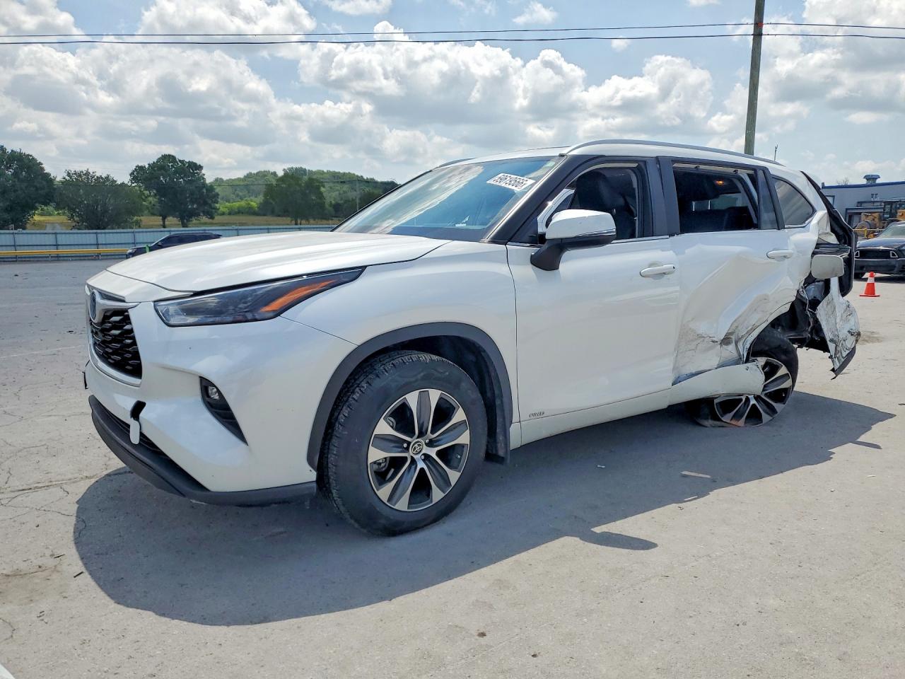 2024 TOYOTA HIGHLANDER HYBRID XLE
