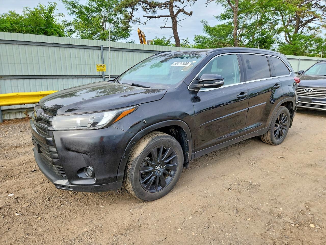 2019 TOYOTA HIGHLANDER SE