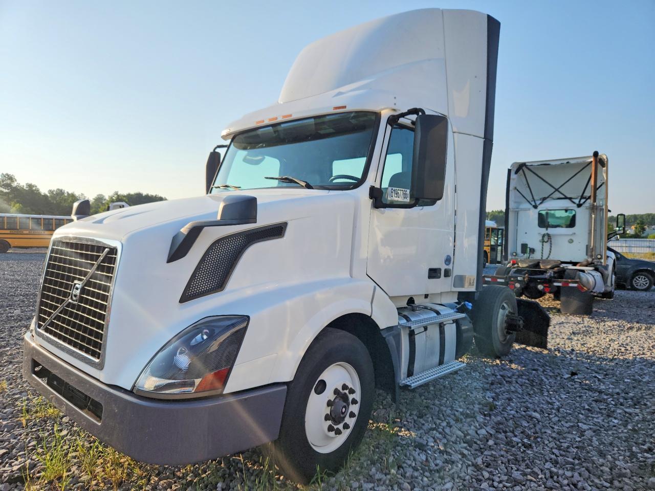 2017 VOLVO VN VNL