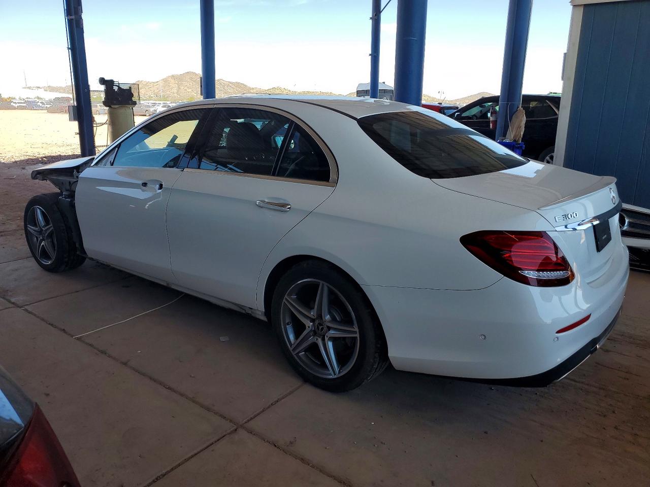 2019 MERCEDES-BENZ E 300 — снимка 2