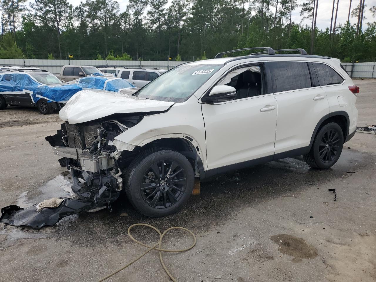 2019 TOYOTA HIGHLANDER SE