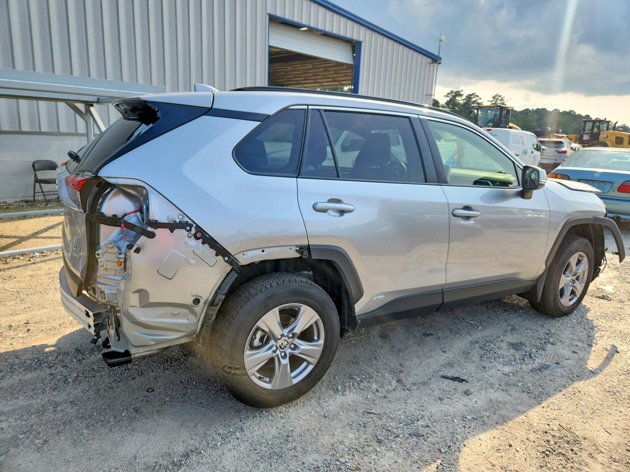2025 TOYOTA RAV4 HYBRID XLE — снимка 3