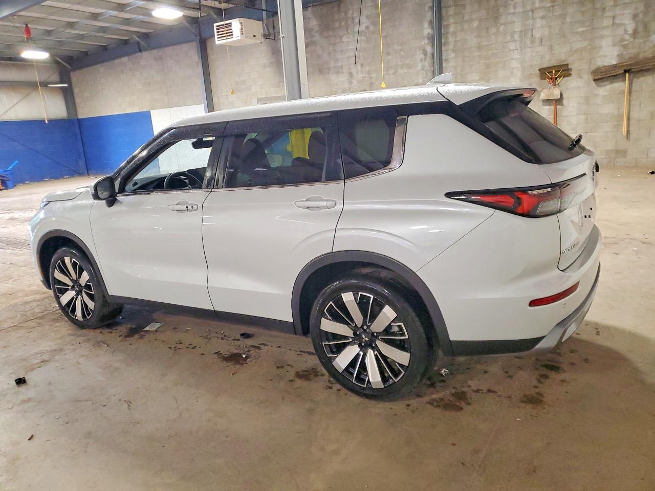 2025 MITSUBISHI OUTLANDER SE — снимка 2