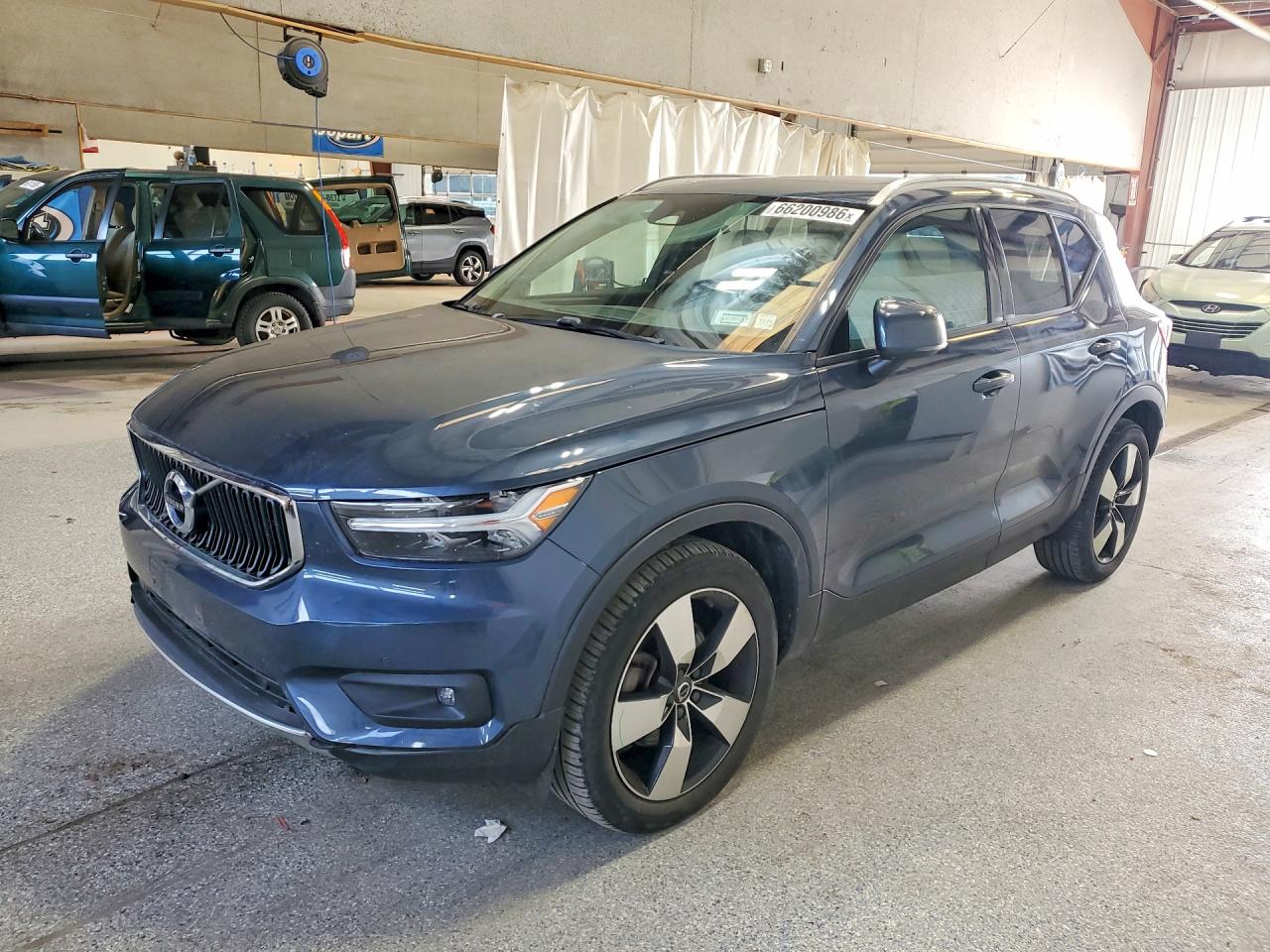 2021 VOLVO XC40 T5 MOMENTUM